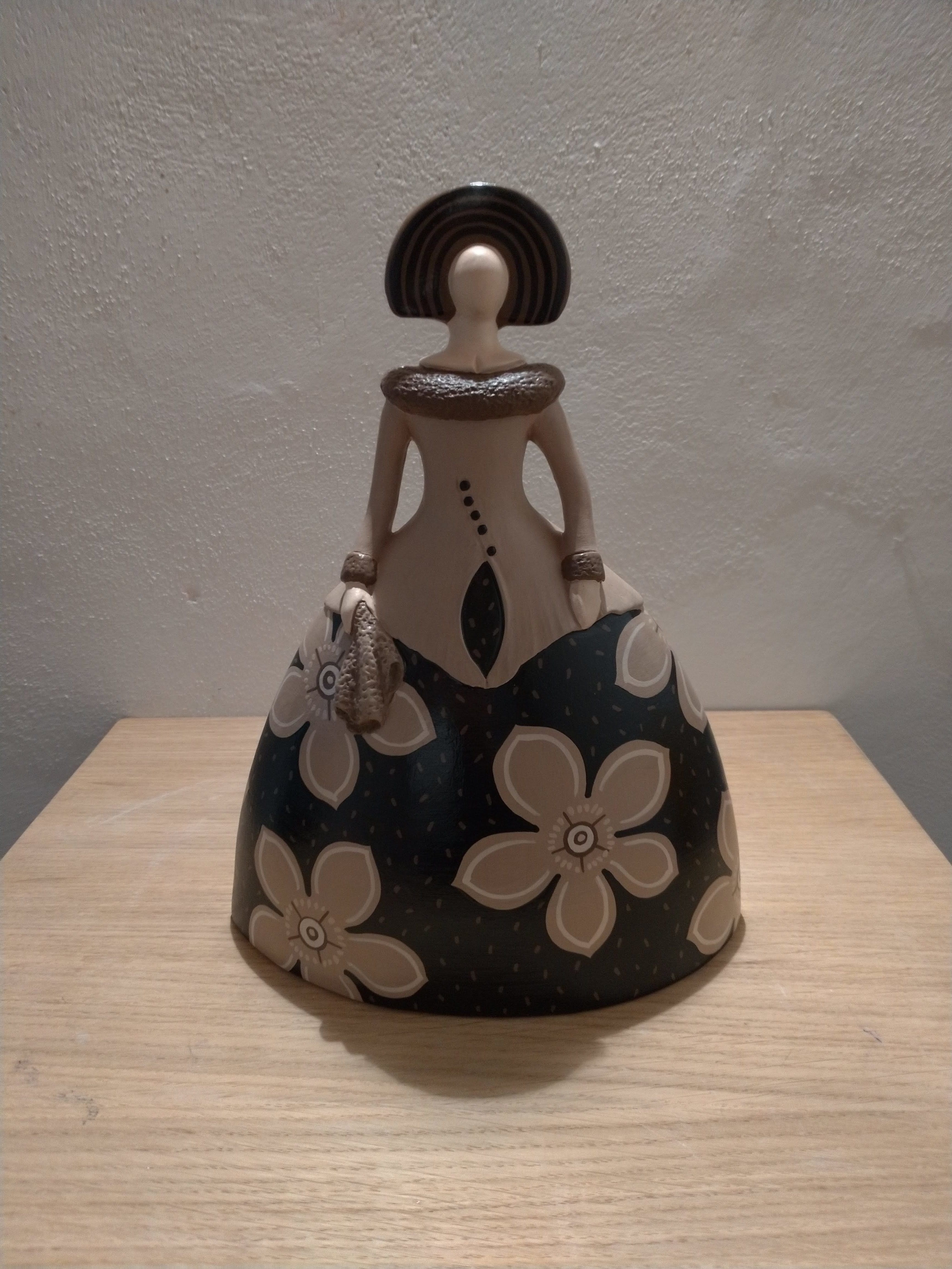 Dama moderna in ceramica / Modern ceramic figurine