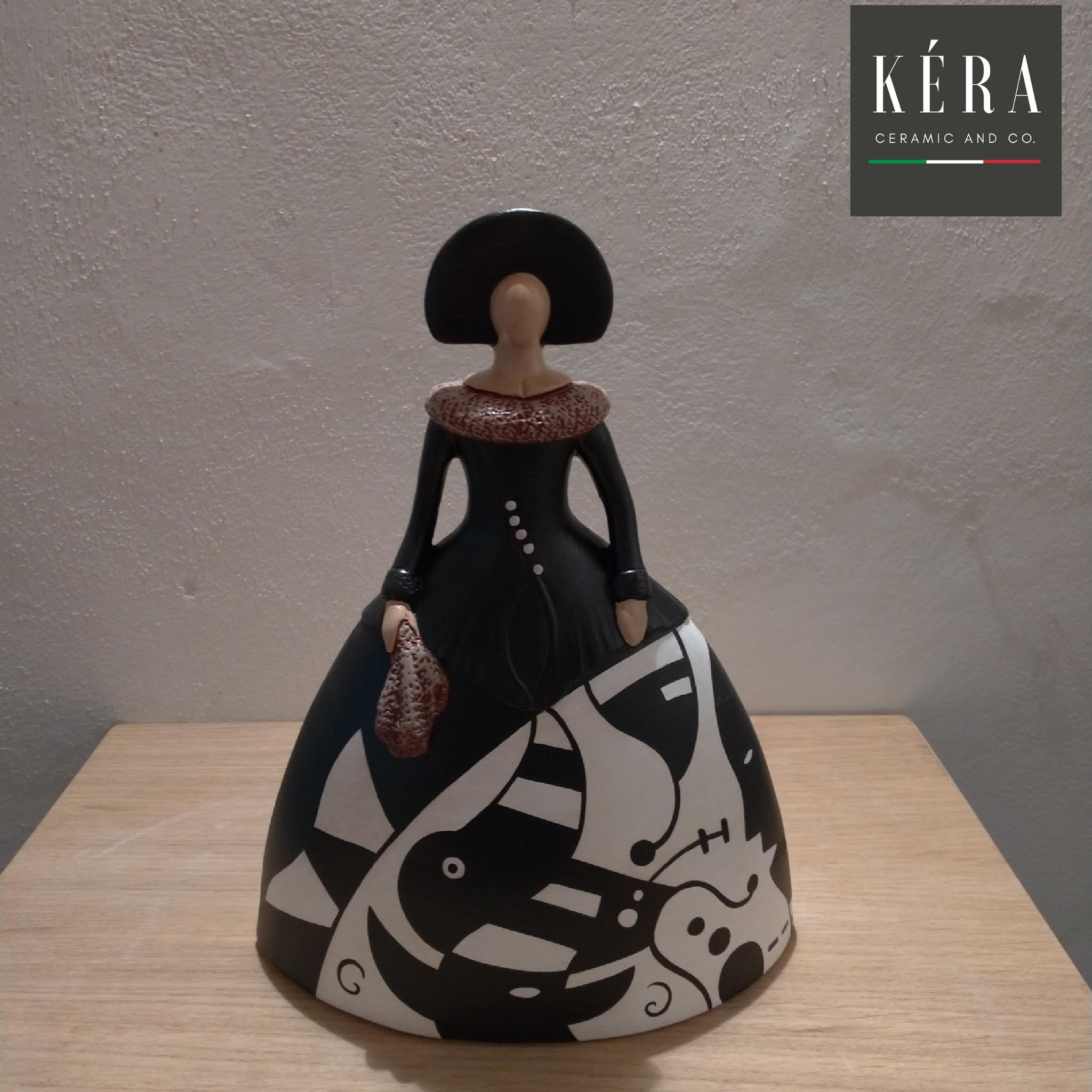 Dama moderna in ceramica / Modern ceramic figurine